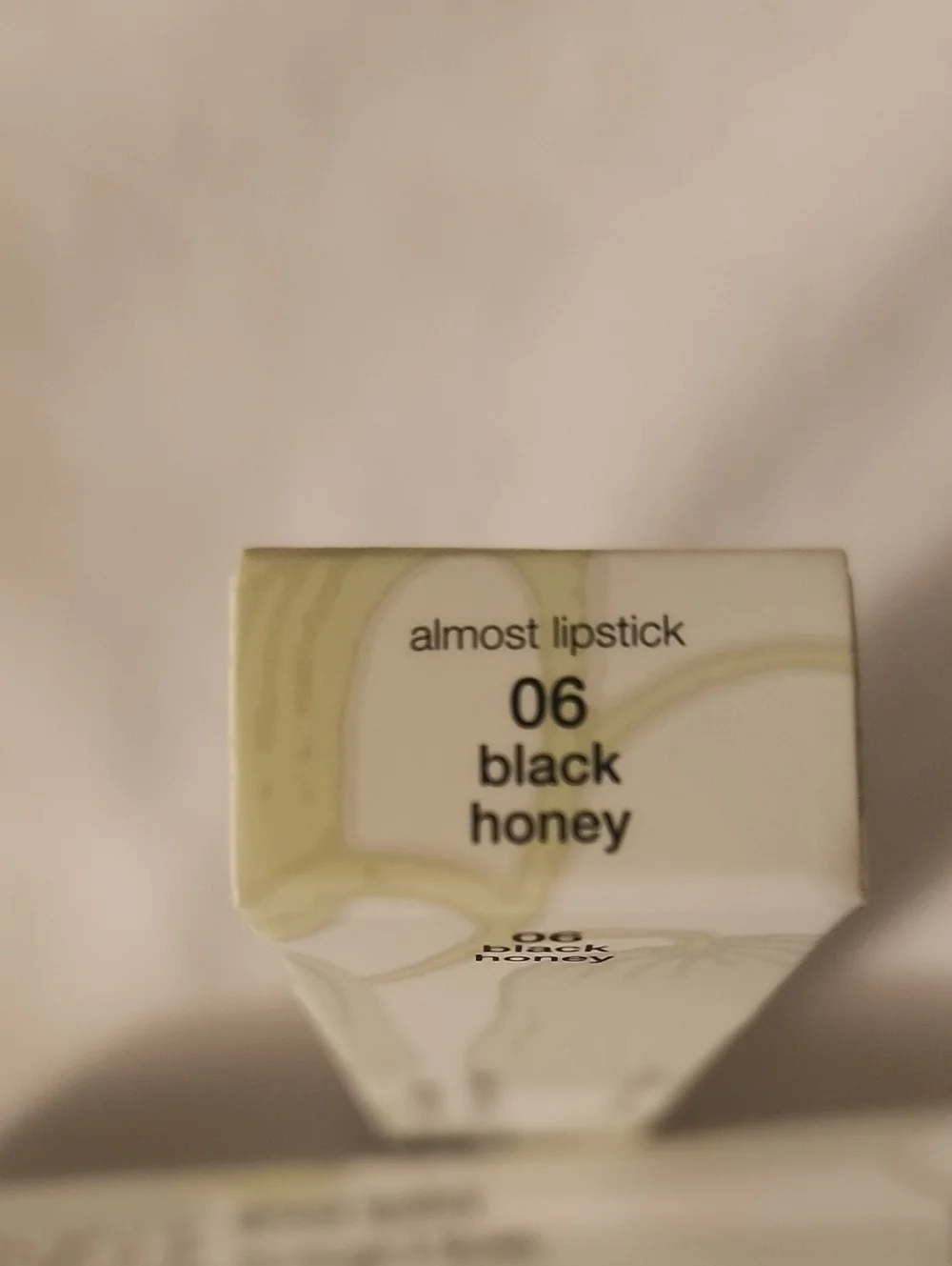 CLINIQUE Black Honey Almost Lipstick